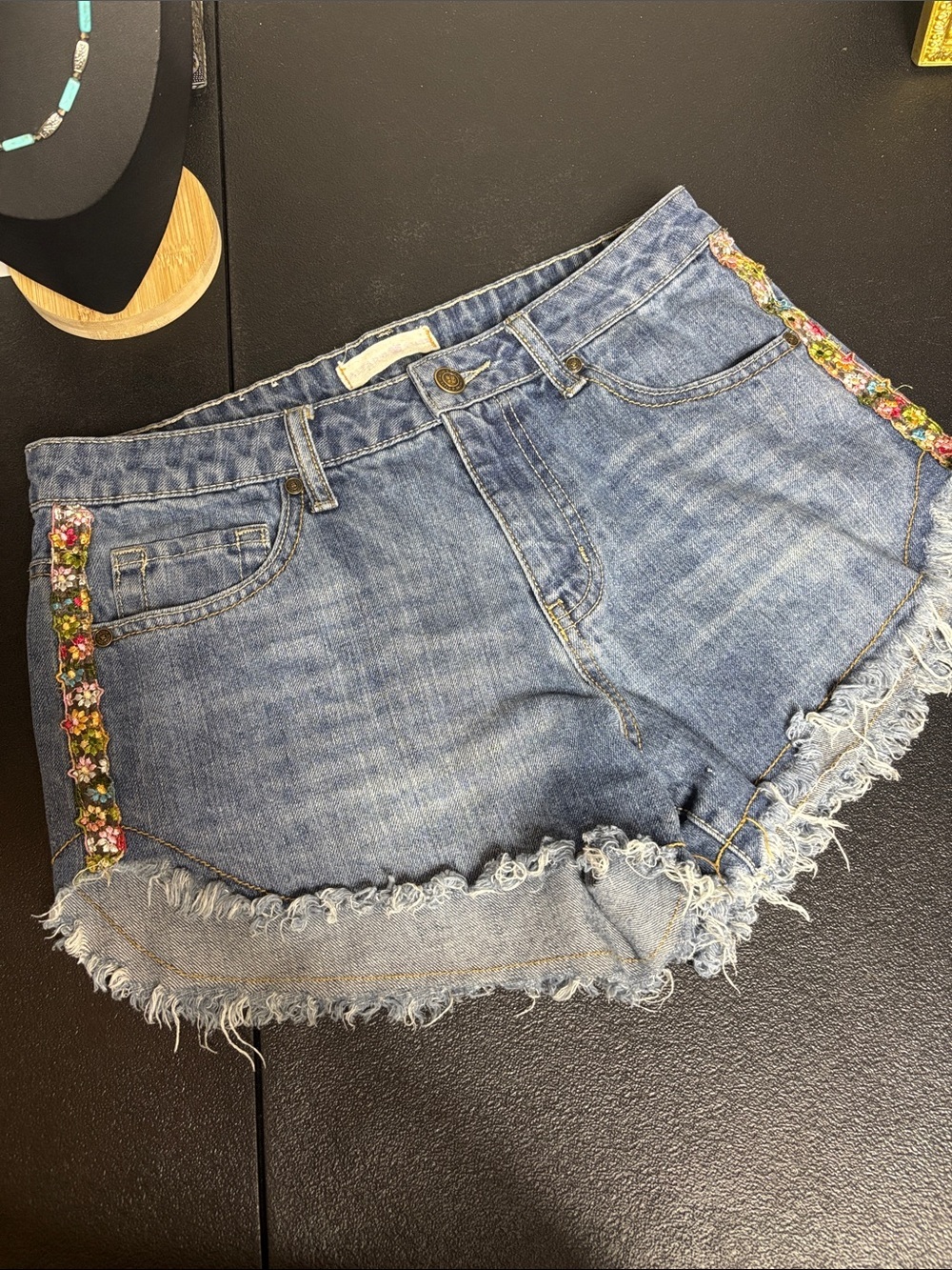 Altard State Embellished Enbroidered Ribbon Blue Denim Women's Cutoff Shorts 28